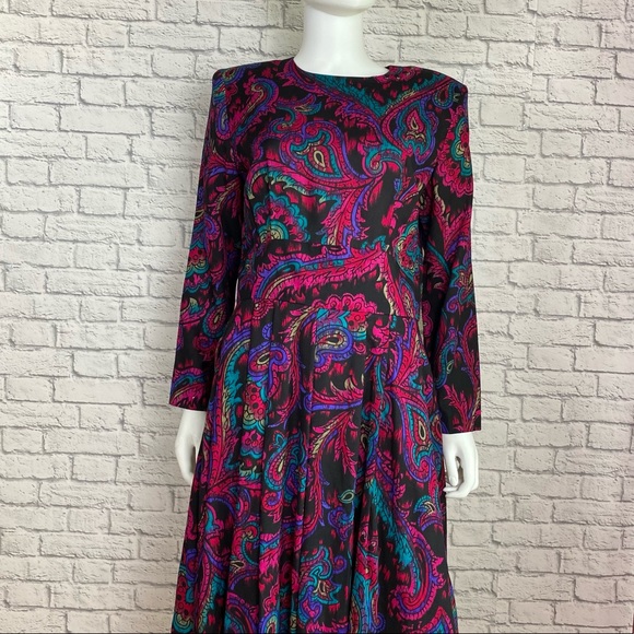 VINTAGE STUNNER - Picture 2 of 15